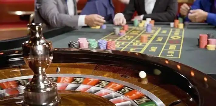Filipino player enjoying ssbet Casino live dealer baccarat on a smartphone
